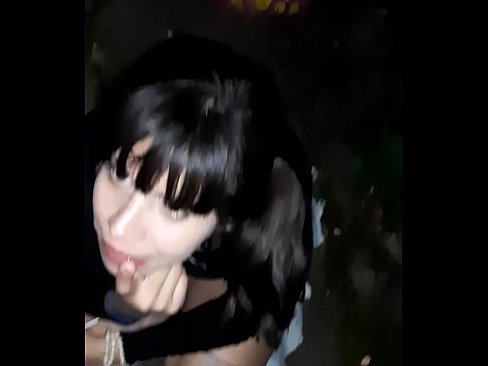 ❤️ Na rua, o pênis inchado em troca de doces ️ Porno russo em nós ❌️❤