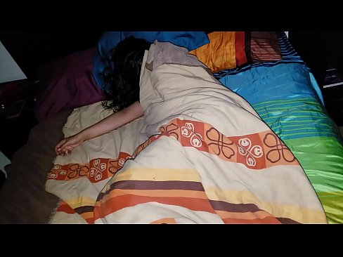 ❤️ Stepson berating sua jovem madrasta enquanto ela dorme. ️ Porno russo em nós ❌️❤
